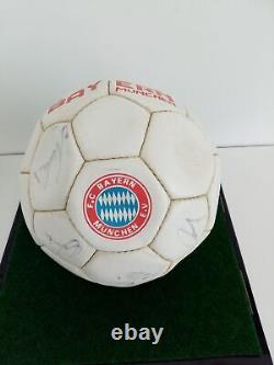 Bayern Munich Football Teamsigniert 1992/1993 + Display Case Signature Fcb COA