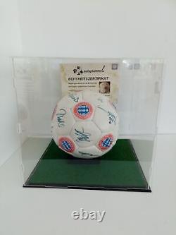 Bayern Munich Football Teamsigniert 1995/1996 + Display Case Signature Fcb COA
