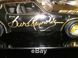 Burt Reynolds Signed Smokey And The Bandit 118 Diecast Car Coa Psa Display Case