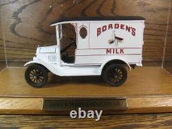 Danbury Mint 1920s FORD BORDEN'S MILK DELIVERY TRUCK MODEL + CUSTOM DISPLAY CASE