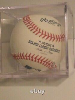 Derek Jeter MLB NEW YORK Yankees Signed Baseball with Display Case COA HOF SS