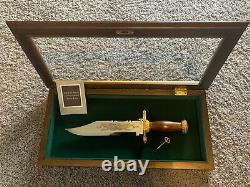Franklin Mint JOHN WAYNE Commemorative Bowie Knife in Display Case with key/COA