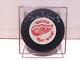 Gordie Howe Autographed Detroit Red Wings Nhl Puck With Beckett Coa & Display Case
