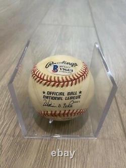 HANK AARON AUTOGRAPHED / SIGNED BASEBALL With COA AND DISPLAY CASE