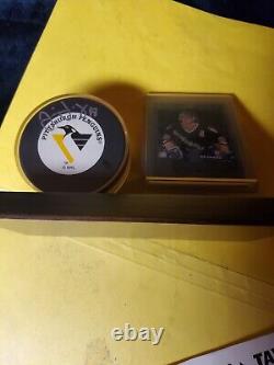 JAROMIR JAGR AUTOGRAPHED HOCKEY PUCK With COA INCLUDES DISPLAY CASE & CARD VGC