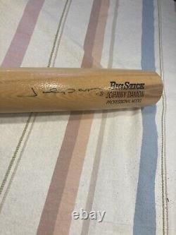 Johnny Damon Red Sox/ Yankees Signed Baseball Bat And Display Case & COA