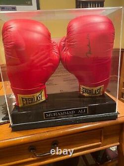 Muhammad ali signed boxing glove-with display case and COA