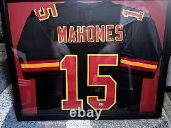 Patrick Mahomes Signed Jersey Withdisplay Case And Global Coa
