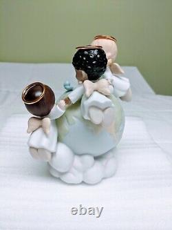 Precious Moments Figurine/Display Case 539309-His Love Will Uphold The World-COA