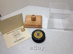 RARE BOBBY ORR BOSTON BRUINS AUTOGRAPHED PUCK WithCOA & DELUXE DISPLAY CASE