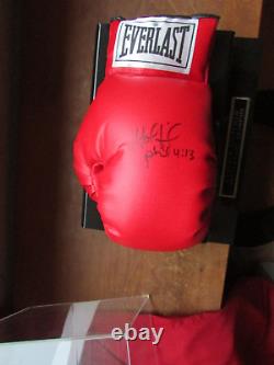 Rare EVANDER HOLYFIELD HEAVYWIGHT CHAMP SIGNED GLOVE WithCOA and Display Case