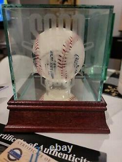 Stunning Mariano Rivera Autographed ball in mirrored display case Steiner COA