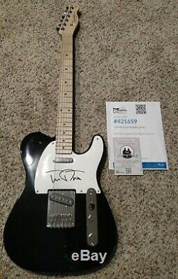 TOM PETTY HAND SIGNED AUTOGRAPHED FENDER ELECTRIC GUITAR! WithCOA AND DISPLAY CASE