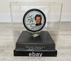 WAYNE GRETZKY Signed Fotoball Portrait Hockey Puck /1851 with COA & Display Case