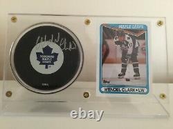 WENDEL CLARK signed Puck AUTO Toronto Maple Leafs with COA & Display Case