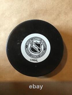 WENDEL CLARK signed Puck AUTO Toronto Maple Leafs with COA & Display Case