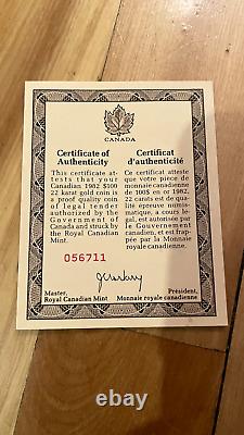 1982 RCM Constitution canadienne 100 $ pièce en or 1/2 oz avec boîte d'affichage et certificat d'authenticité