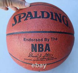 1996 Michael Jordan signé Spalding Basketball avec COA & étui NBA