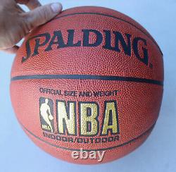 1996 Michael Jordan signé Spalding Basketball avec COA & étui NBA