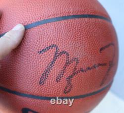 1996 Michael Jordan signé Spalding Basketball avec COA & étui NBA