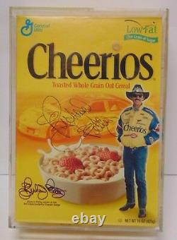 2000 Richard Petty Signé Autographié Nascar Cheerios Box With Coa Display Case