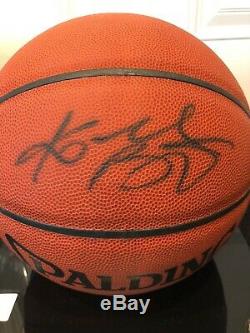 2001 Kobe Bryant Psa / Dna Authentique Autographié De Basket-ball Avec Coa + Cas D'affichage
