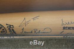 500 Signatures De Batte De Baseball Autographiées Par Le Club Home Run 12 Avec Le Coa Dans Une Vitrine