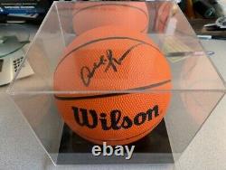 Allen Iverson Autographié Mini Basketball Avec Boîtier D'affichage Gorgé - Avec Goldin Coa