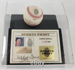 Balle de baseball avec empreinte de pouce signée par Whitey Ford dans un écran édition limitée avec un COA signé (Beckett)