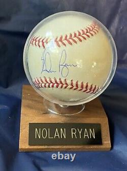 Balle de baseball officielle AL MLB signée par Nolan Ryan des Astros avec COA et boîte d'affichage