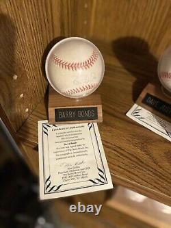 Balle de baseball signée de Barry Bonds des SF Giants avec certificat d'authenticité inclus, vitrine incluse.