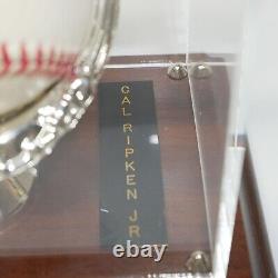 Balle de baseball signée par Cal Ripken Jr. Iron Man dans une vitrine avec certificat d'authenticité Vintage 9/6/95