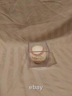 Balle de baseball signée par Cal Ripken Jr avec boîtier d'exposition SANS COA