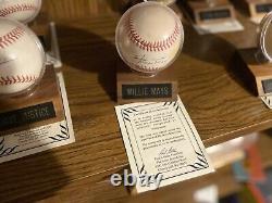 Balle de baseball signée par Willie Mays avec certificat d'authenticité inclus et vitrine incluse