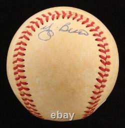 Balle de baseball signée par Yogi Berra avec boîtier d'affichage (PSA COA)