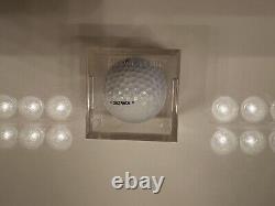 Balle de golf Nike autographiée par Tiger Woods avec boîtier d'exposition et COA