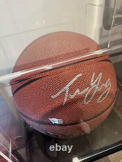 Ballon de basket signé Trae Young avec certificat d'authenticité Fanatics + étui d'exposition