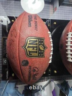 Ballon de football NFL signé par Brett Favre avec certificat d'authenticité, vitrine commémorative et étiquette