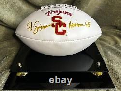 Ballon de football avec logo des USC Trojans autographié par OJ Simpson dans un étui de présentation avec certificat d'authenticité PSA/DNA.