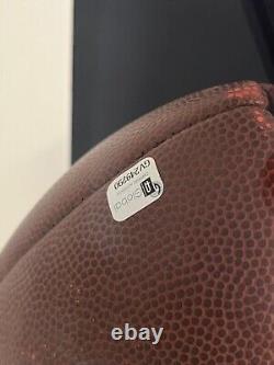 Ballon de football dédicacé par Peyton Manning dans un étui avec certification COA