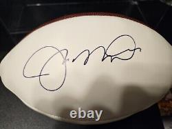Ballon de football signé par Joe Montana avec boîtier d'affichage Duke Wilson JSA COA