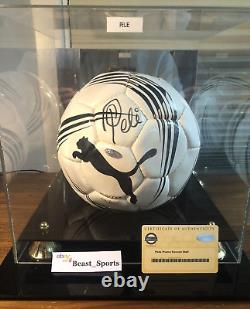 Ballon de football signé par Pelé avec certification d'authenticité de Puma et de Steiner Sports, avec boîtier d'affichage, RARE $