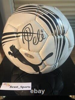 Ballon de football signé par Pelé avec certification d'authenticité de Puma et de Steiner Sports, avec boîtier d'affichage, RARE $