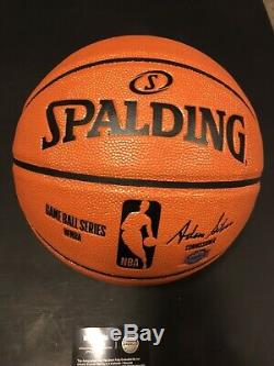 Belle Michael Jordan Chicago Bulls Autographed Basketball & Présentoir Coa