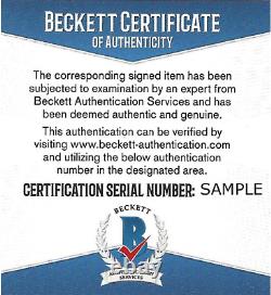 Bobby Witt Jr Autographed MLB Signed Baseball Beckett COA with Display Case translated in French would be: 'Baseball signé Bobby Witt Jr de la MLB avec certificat d'authenticité Beckett et boîtier d'exposition'