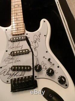 Bon Jovi @ Band Signe Guitare Parche Withpick, Vitrine Avec Coa Impressionnant