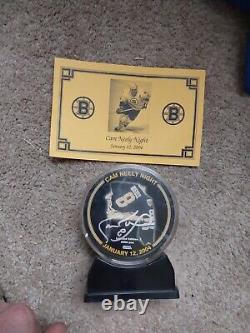 Boston Bruins HOF Cam Neely a signé un puck de hockey autographié avec boîtier d'affichage COA