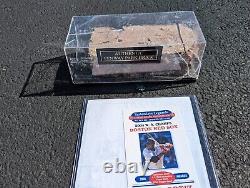 Boston Red Sox Authentique Signé Brick De Fenway Park Avec Cas D'affichage Coa