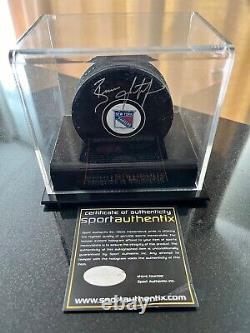 Brian Leetch Ny Rangers Autographié 94 Stanley Cup Rondelle Avec Coa Et Vitrine