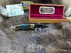 Buck David Yellowhorse 112 Couteau Pronghorn Personnalisé Menthe Dans Une Vitrine Coa